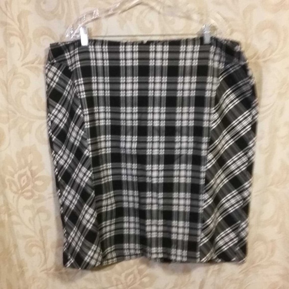 Plus size black and white plain pencil skirt - Picture 1 of 2